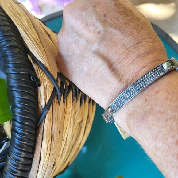 GORGEOUS BLACK RHINESTONE MICHAEL KORS BRACELET - Picture 4 of 7